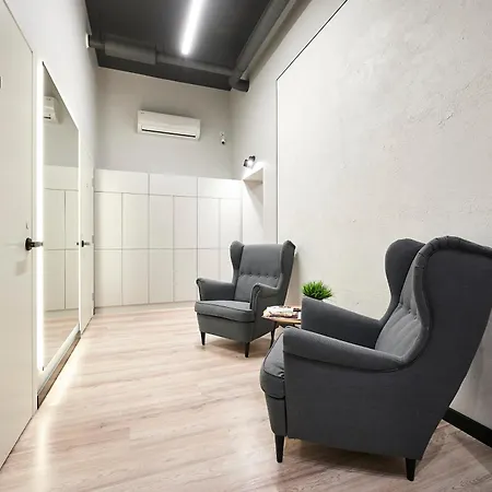 Bold - New Self Check-in In Center Hostel